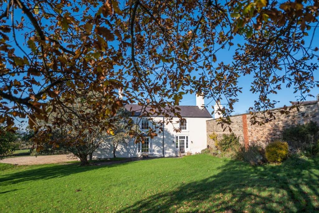 Georgian Country House -Panoramic Views -Sleeps 12 Ruthin Exterior foto